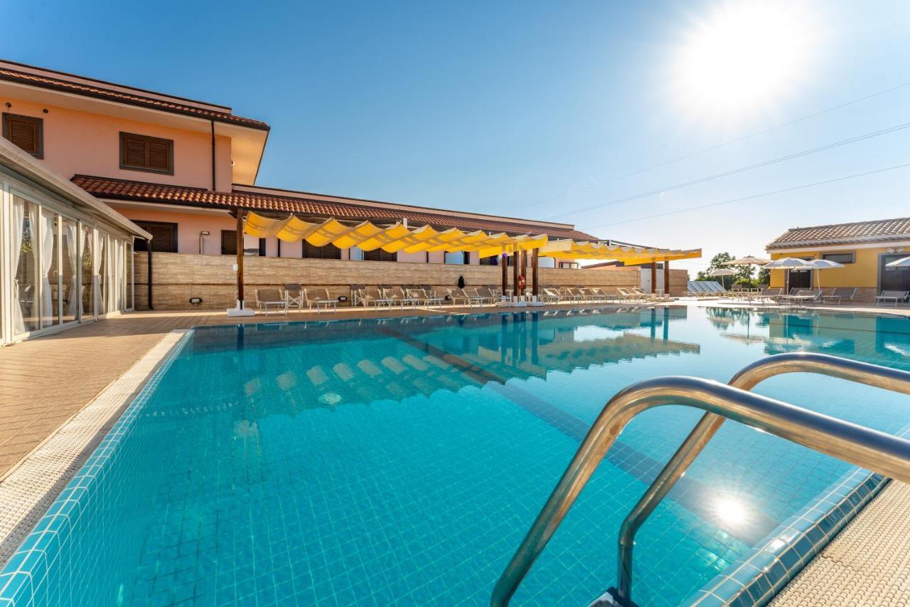 La Terra Dei Sogni Country Hotel Fiumefreddo di Sicilia Bagian luar foto