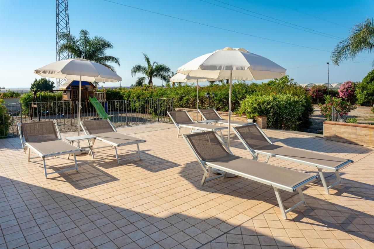 La Terra Dei Sogni Country Hotel Fiumefreddo di Sicilia Bagian luar foto