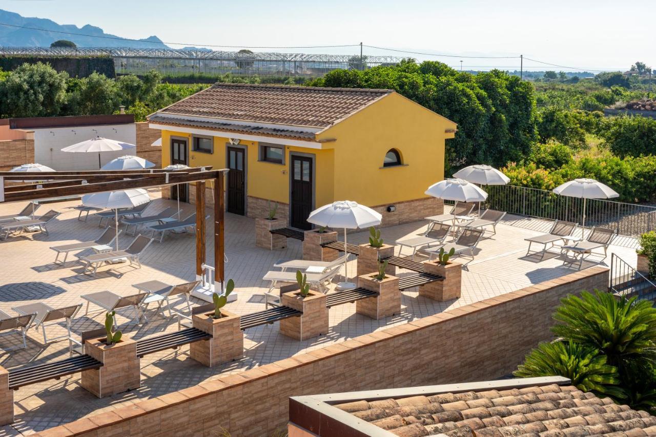 La Terra Dei Sogni Country Hotel Fiumefreddo di Sicilia Bagian luar foto