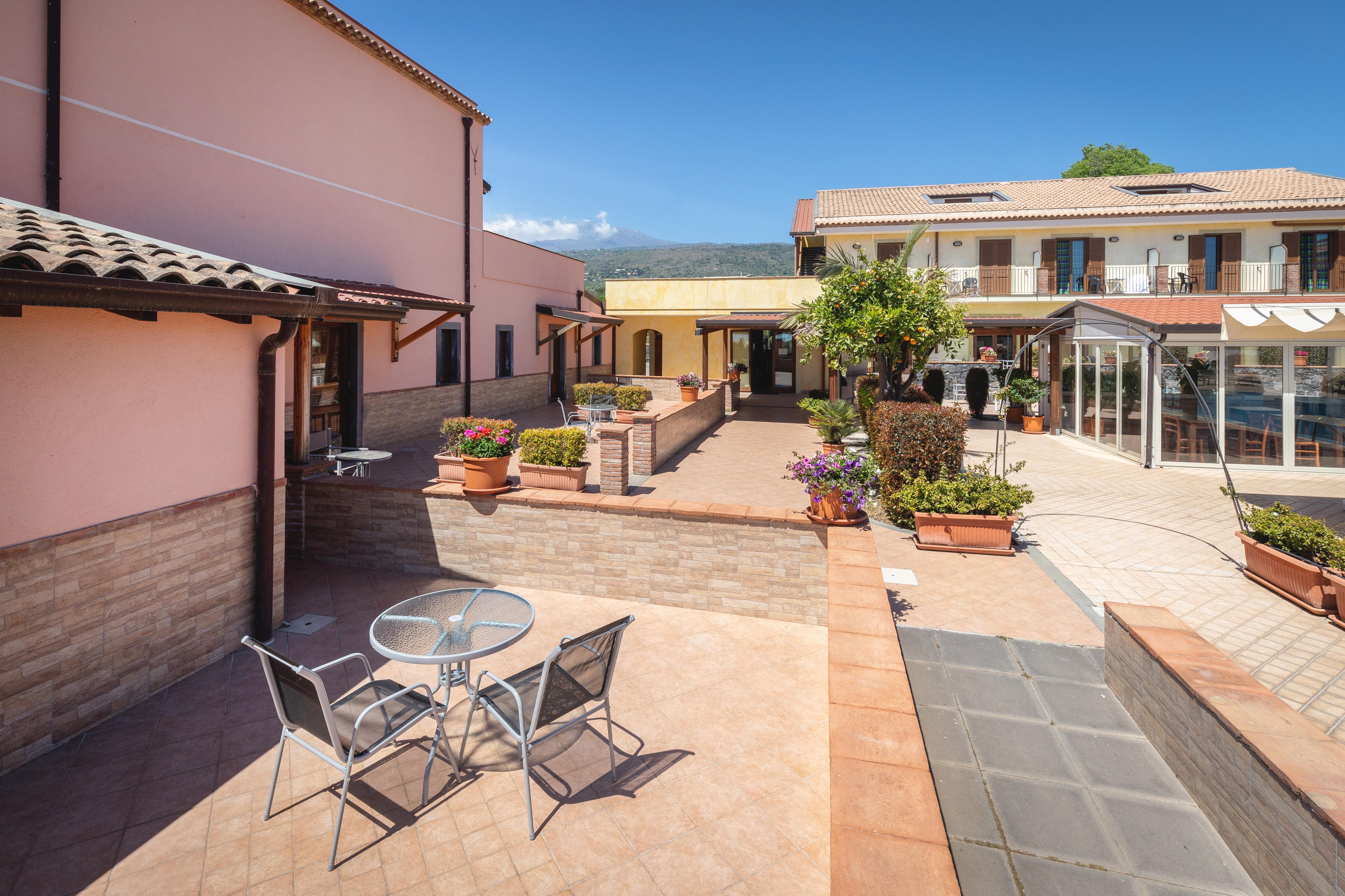 La Terra Dei Sogni Country Hotel Fiumefreddo di Sicilia Bagian luar foto