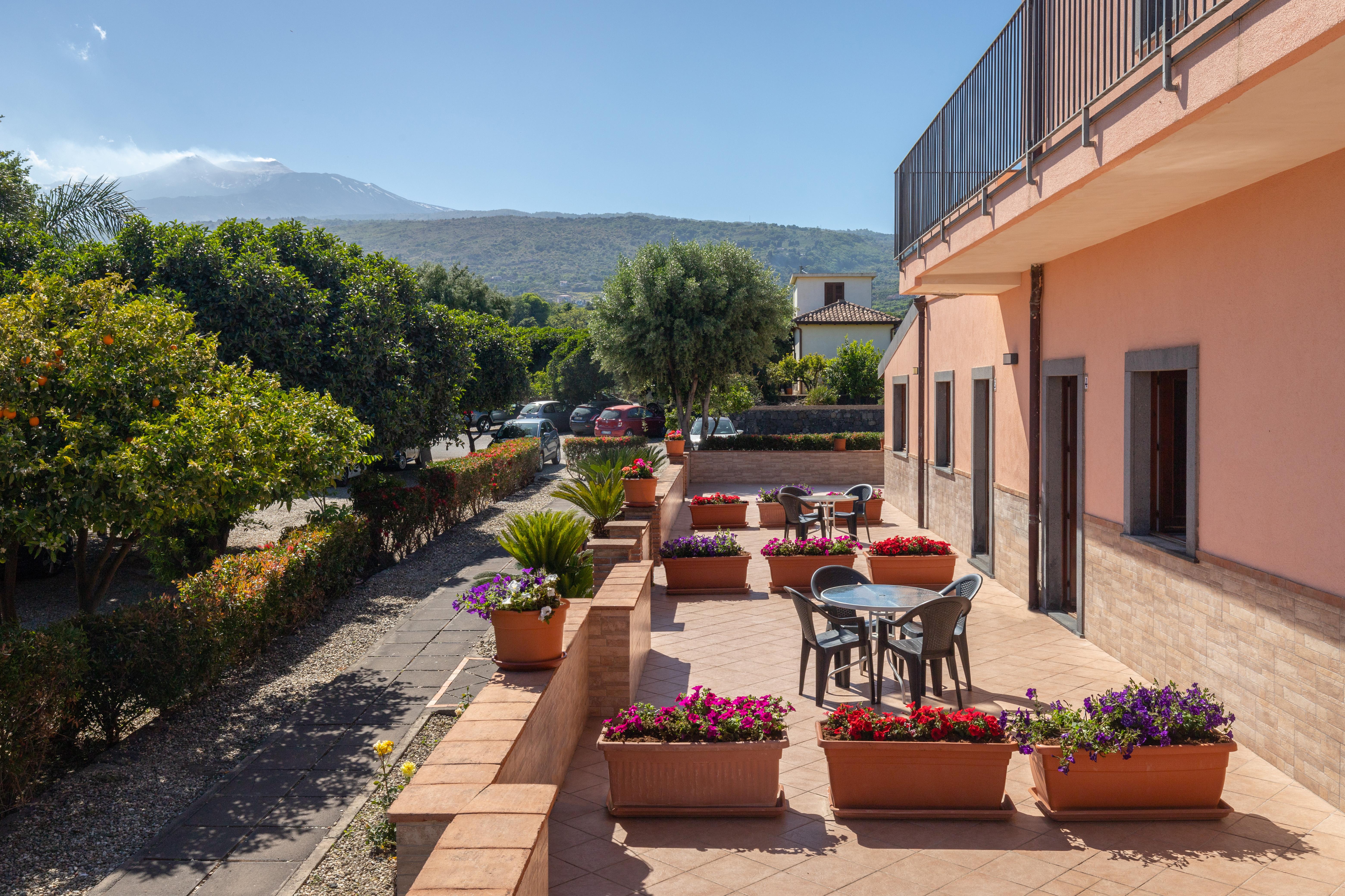 La Terra Dei Sogni Country Hotel Fiumefreddo di Sicilia Bagian luar foto