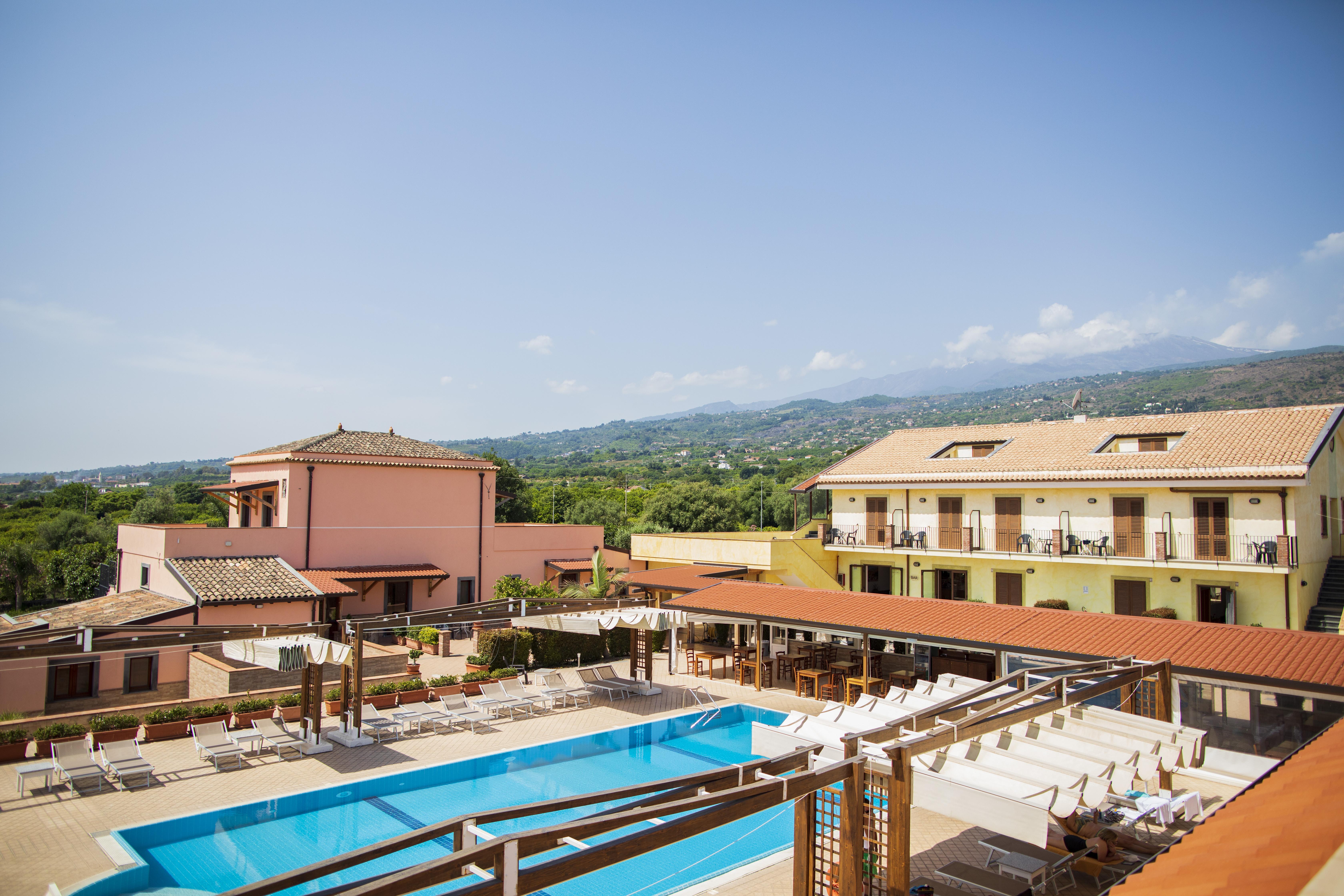 La Terra Dei Sogni Country Hotel Fiumefreddo di Sicilia Bagian luar foto