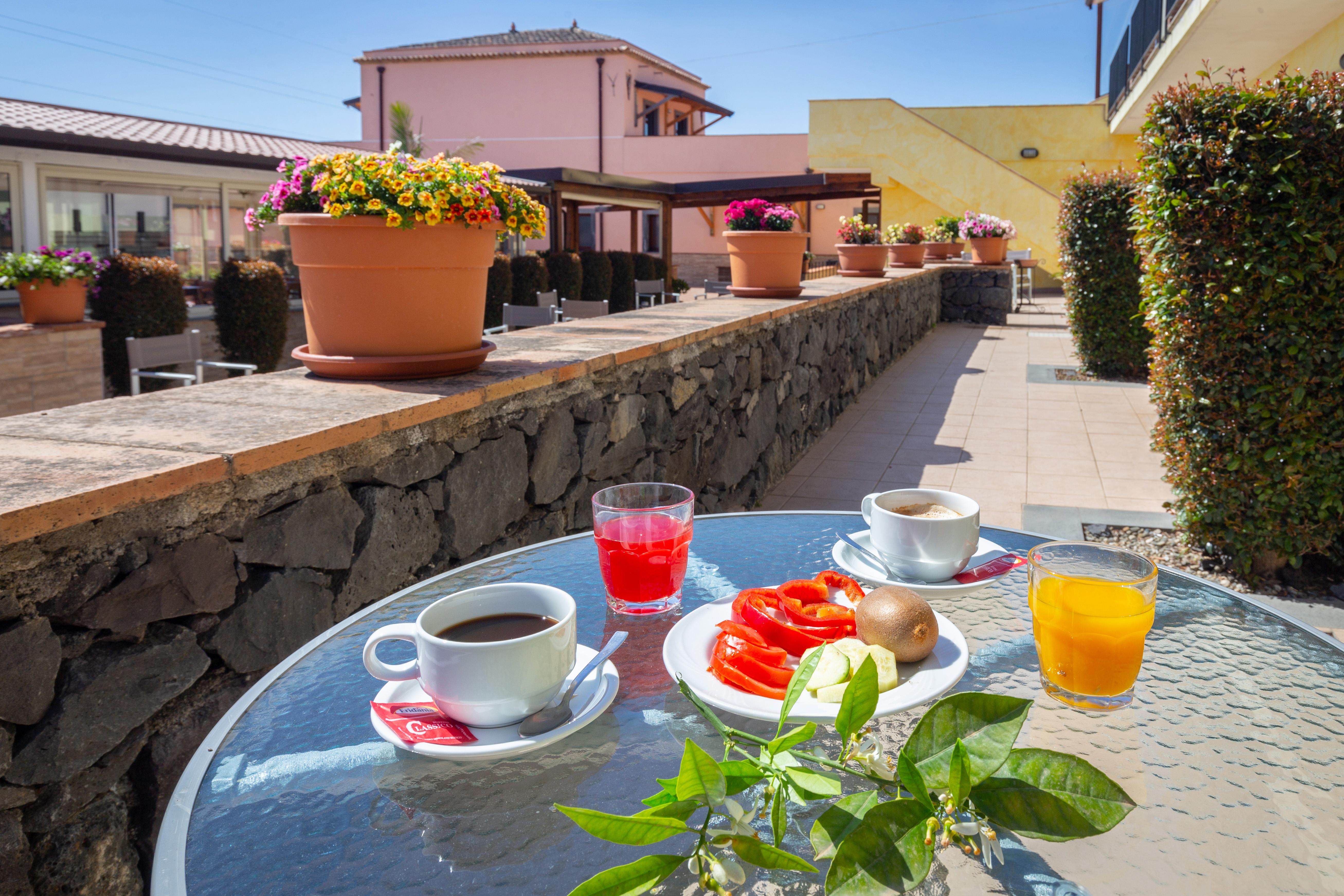 La Terra Dei Sogni Country Hotel Fiumefreddo di Sicilia Bagian luar foto