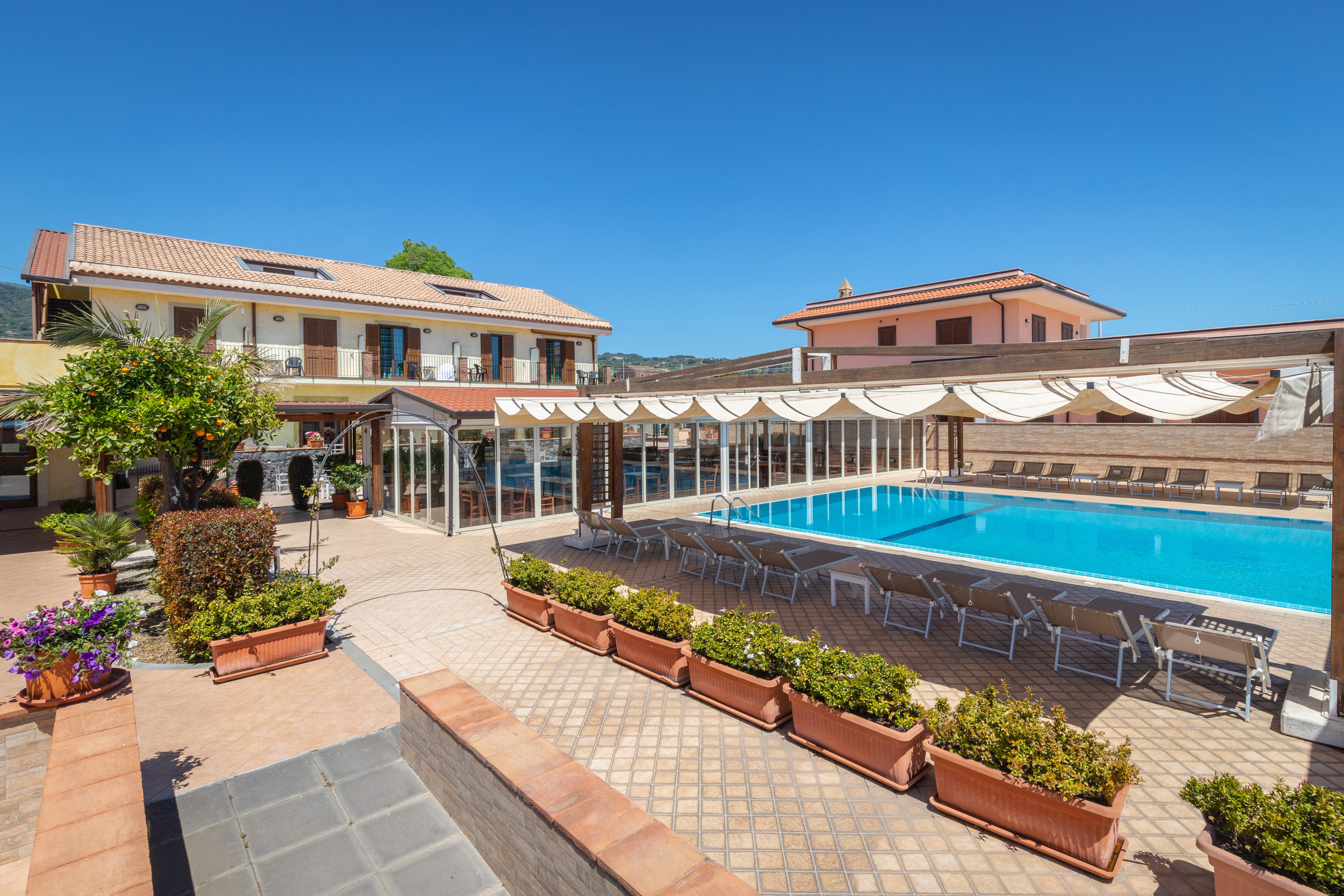 La Terra Dei Sogni Country Hotel Fiumefreddo di Sicilia Bagian luar foto