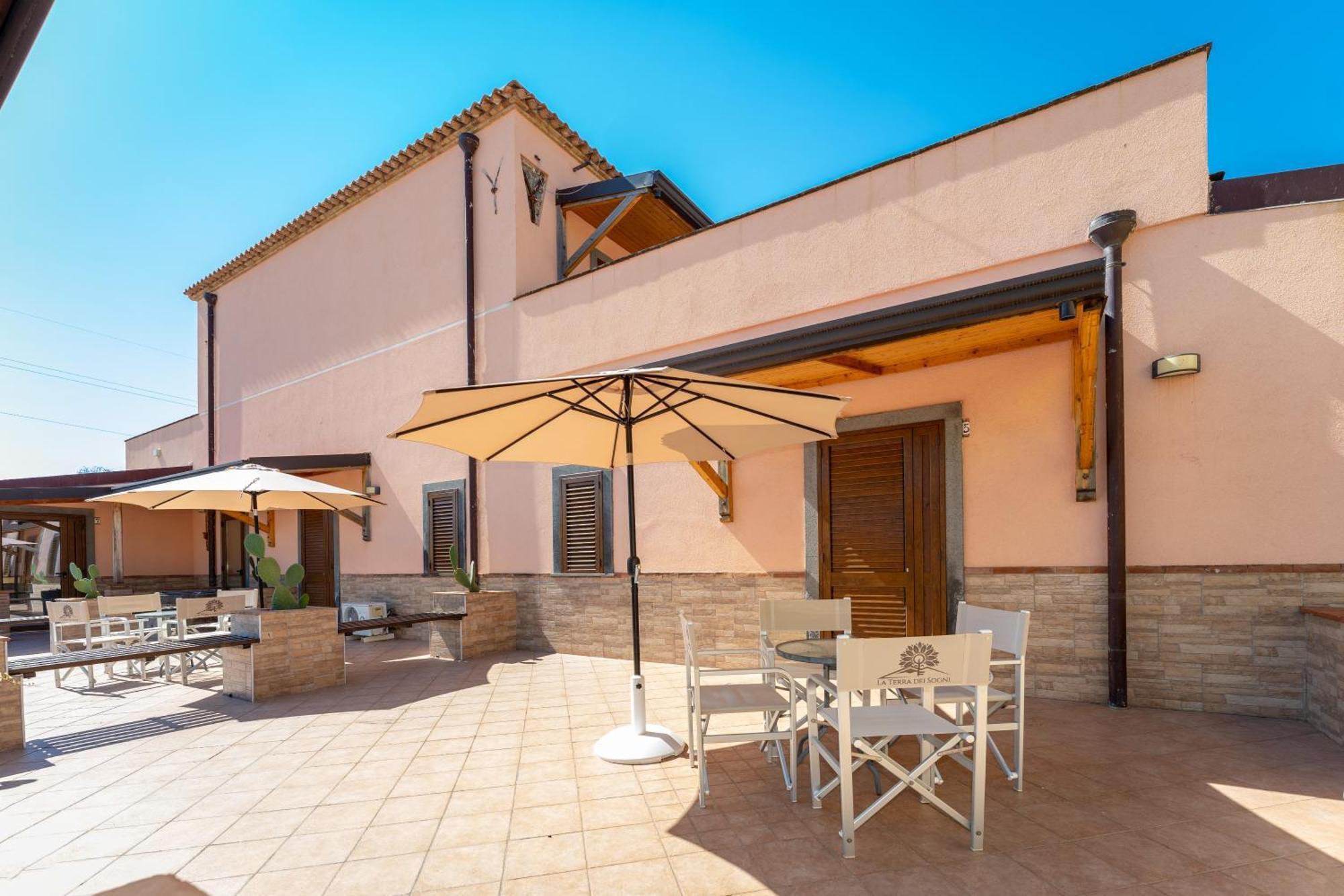 La Terra Dei Sogni Country Hotel Fiumefreddo di Sicilia Bagian luar foto
