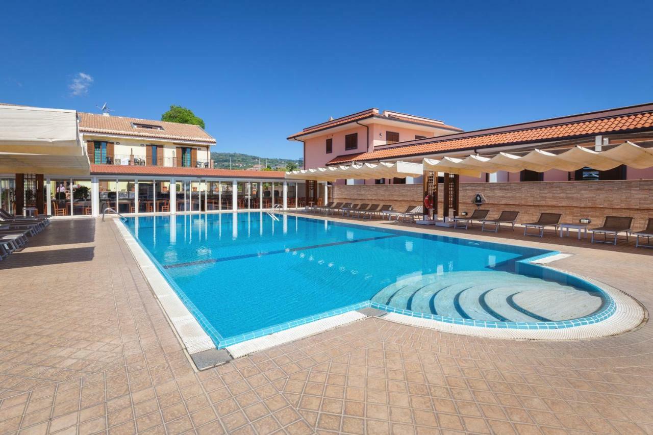 La Terra Dei Sogni Country Hotel Fiumefreddo di Sicilia Bagian luar foto